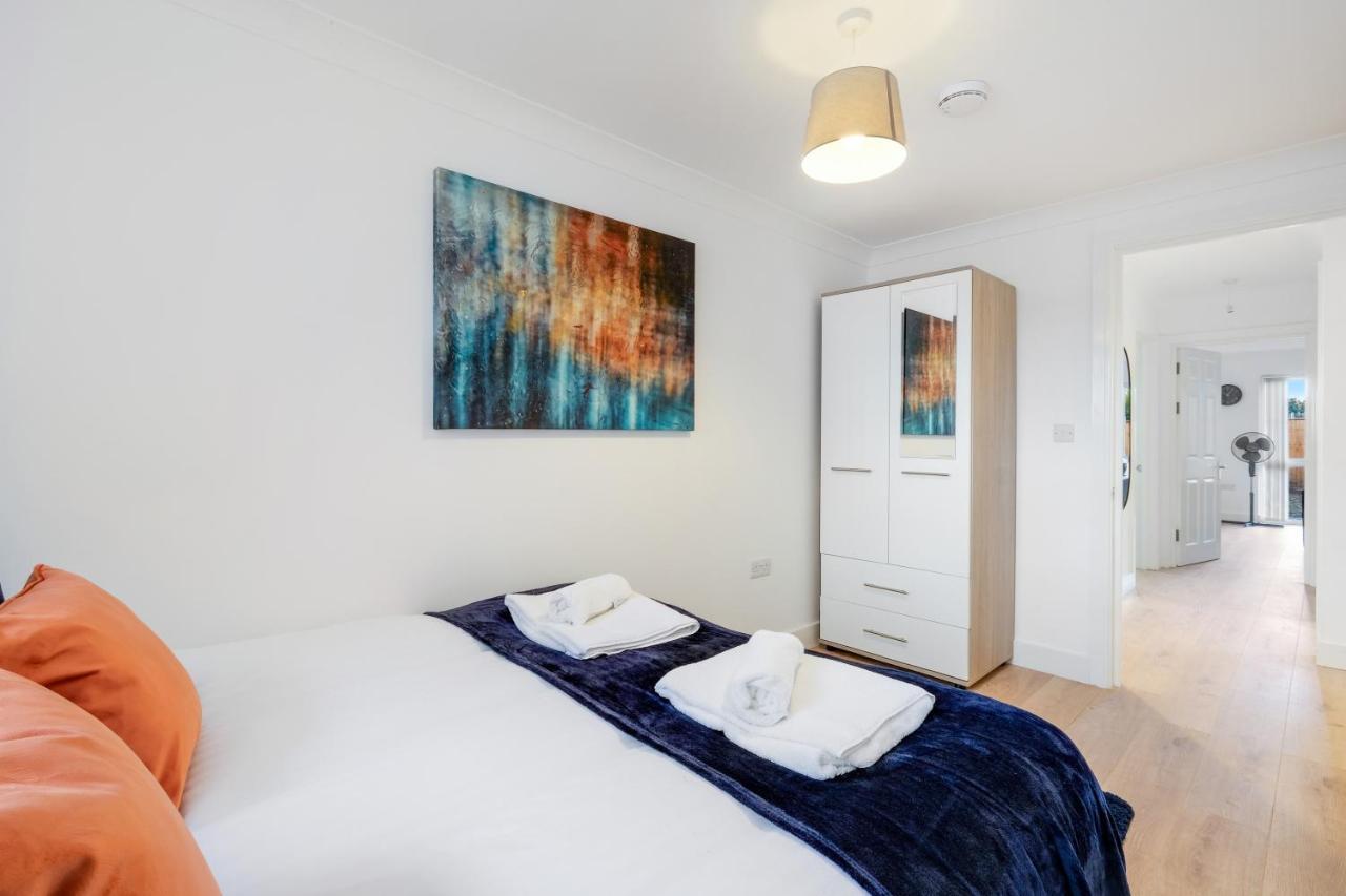 Pinewood Studios, Iver Slough Heathrow 1 & 2 Bedroom Apartments With Parking By Arista Living Εξωτερικό φωτογραφία