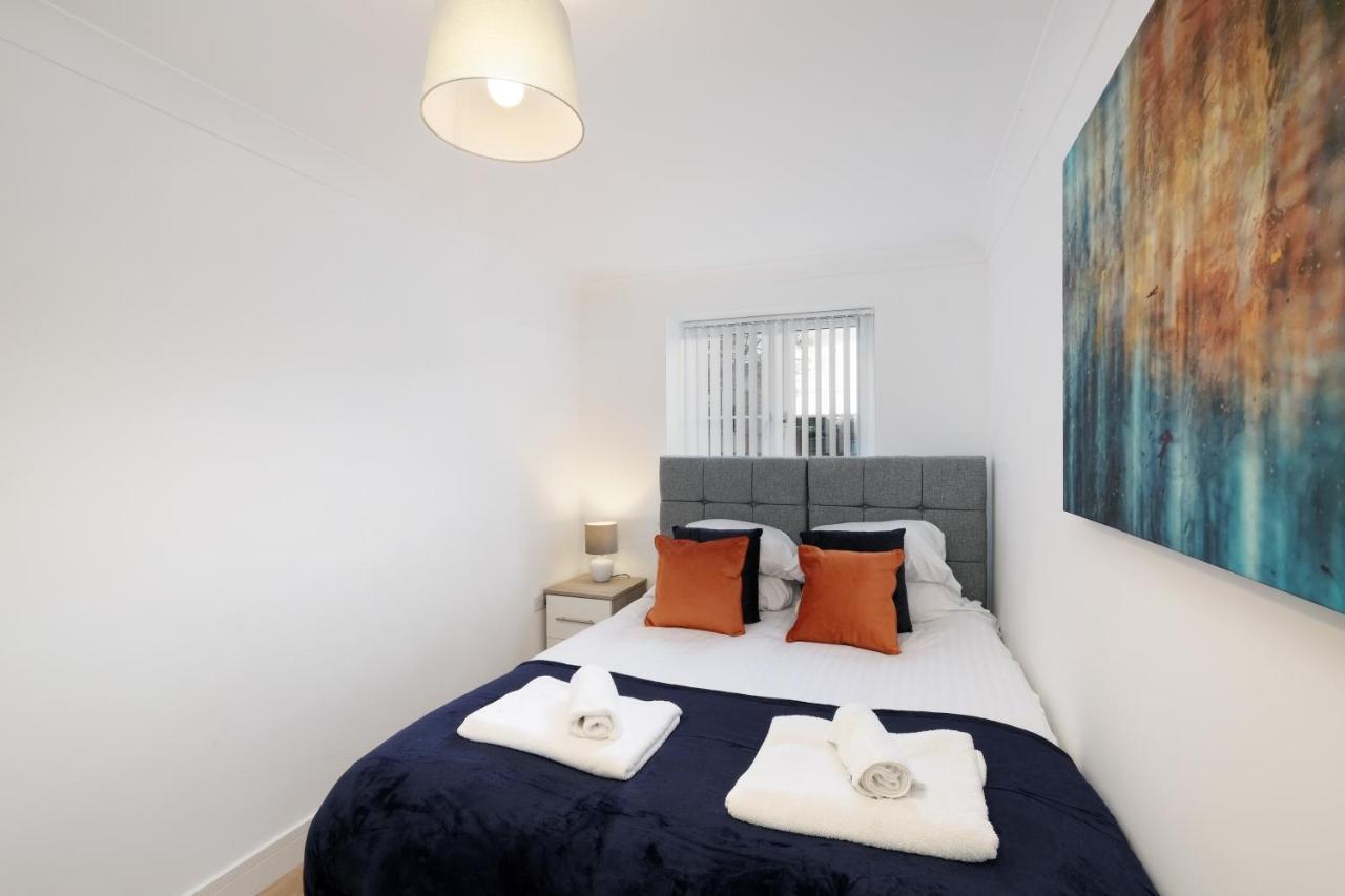 Pinewood Studios, Iver Slough Heathrow 1 & 2 Bedroom Apartments With Parking By Arista Living Εξωτερικό φωτογραφία