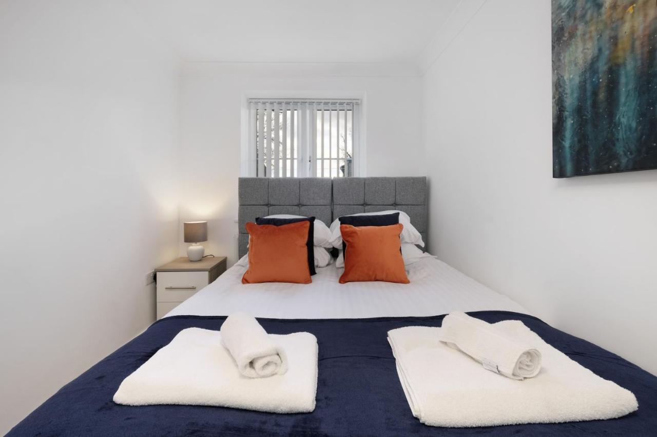 Pinewood Studios, Iver Slough Heathrow 1 & 2 Bedroom Apartments With Parking By Arista Living Εξωτερικό φωτογραφία
