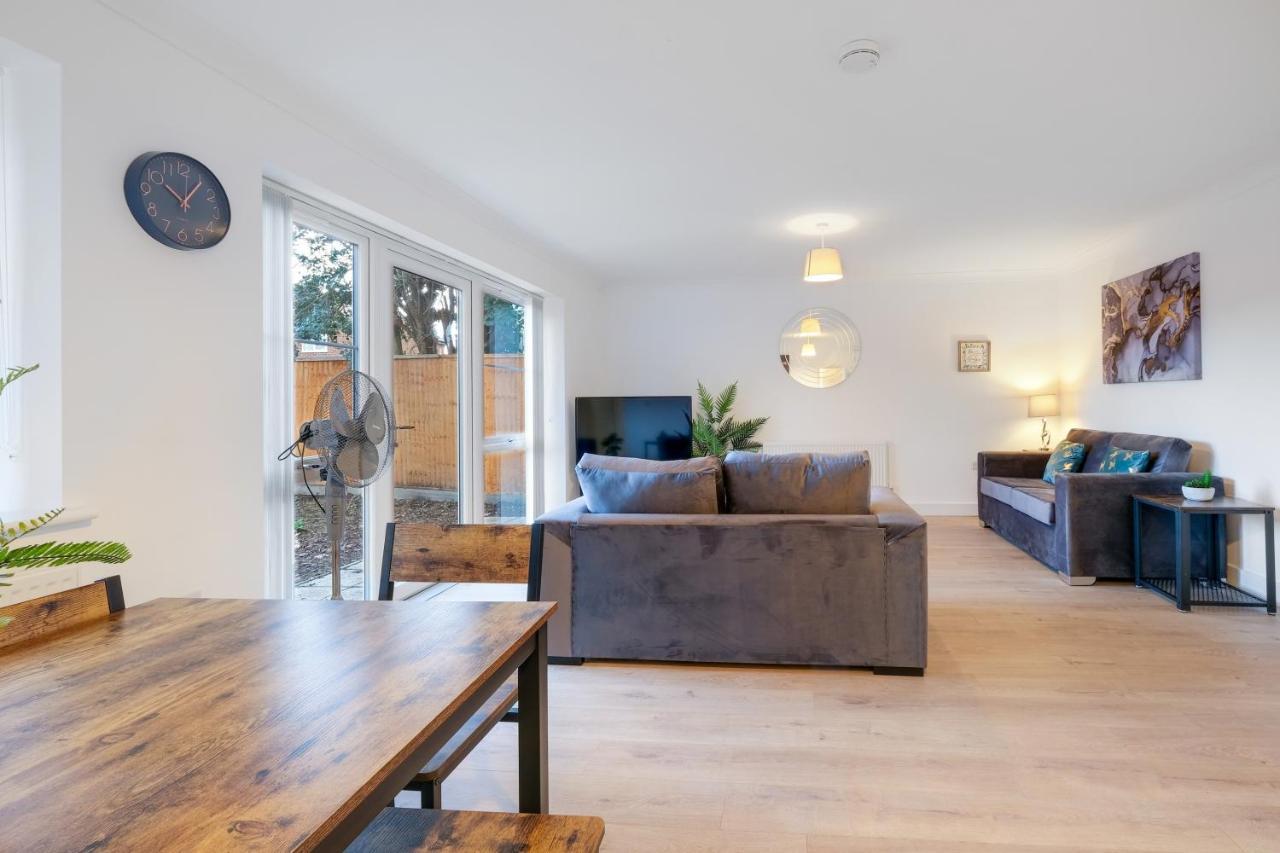 Pinewood Studios, Iver Slough Heathrow 1 & 2 Bedroom Apartments With Parking By Arista Living Εξωτερικό φωτογραφία
