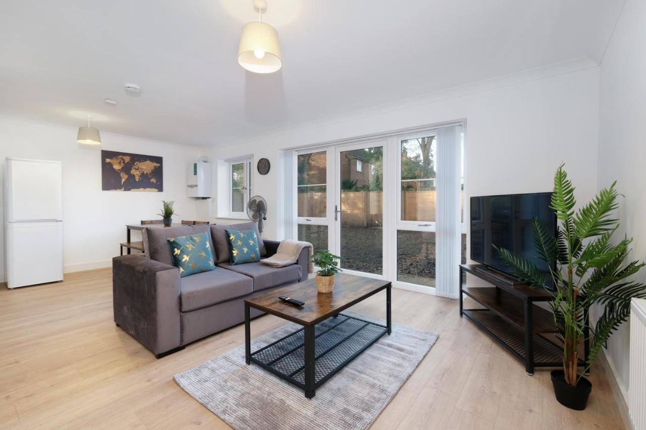 Pinewood Studios, Iver Slough Heathrow 1 & 2 Bedroom Apartments With Parking By Arista Living Εξωτερικό φωτογραφία