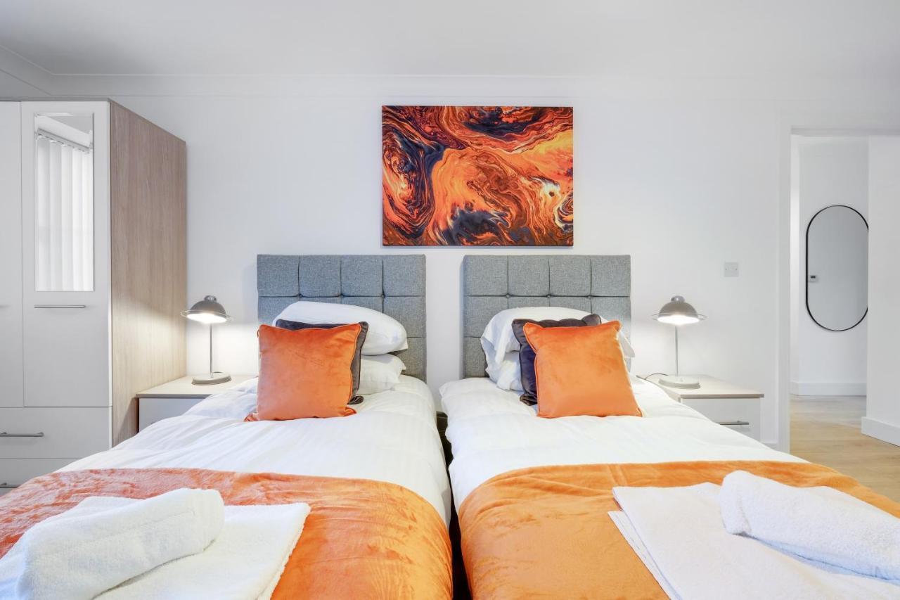 Pinewood Studios, Iver Slough Heathrow 1 & 2 Bedroom Apartments With Parking By Arista Living Εξωτερικό φωτογραφία