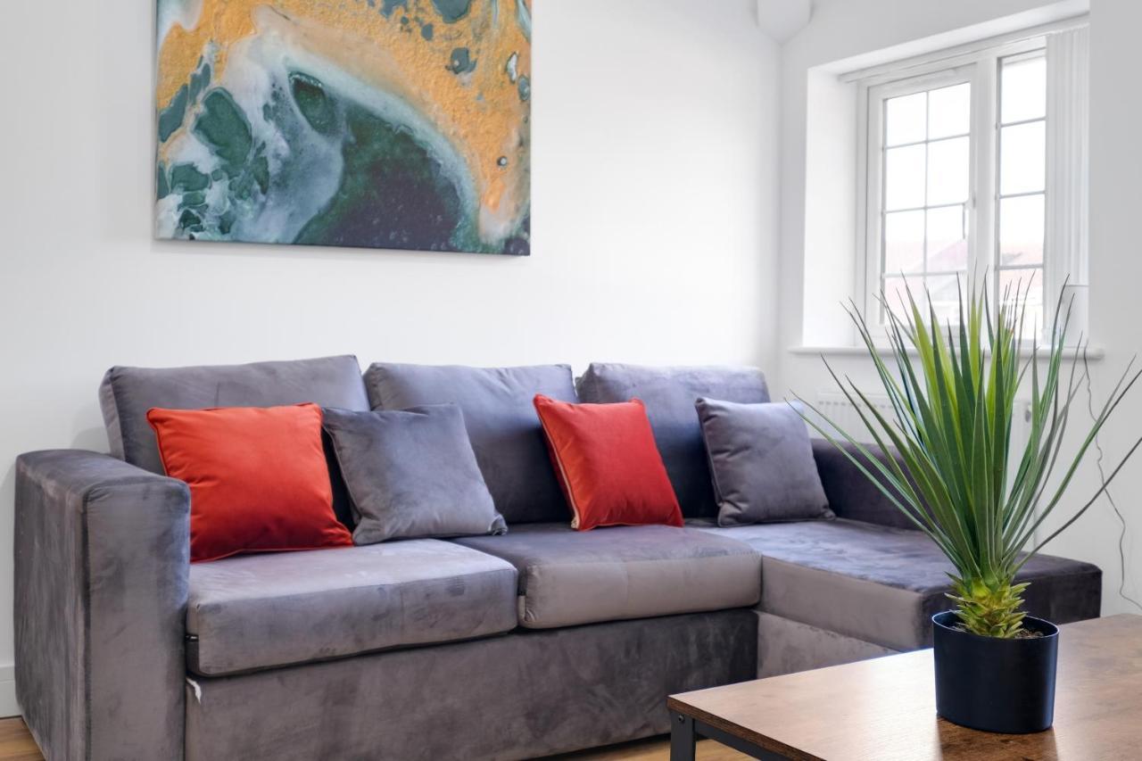 Pinewood Studios, Iver Slough Heathrow 1 & 2 Bedroom Apartments With Parking By Arista Living Εξωτερικό φωτογραφία