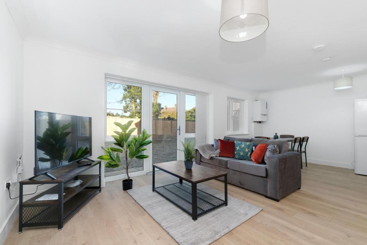 Pinewood Studios, Iver Slough Heathrow 1 & 2 Bedroom Apartments With Parking By Arista Living Εξωτερικό φωτογραφία