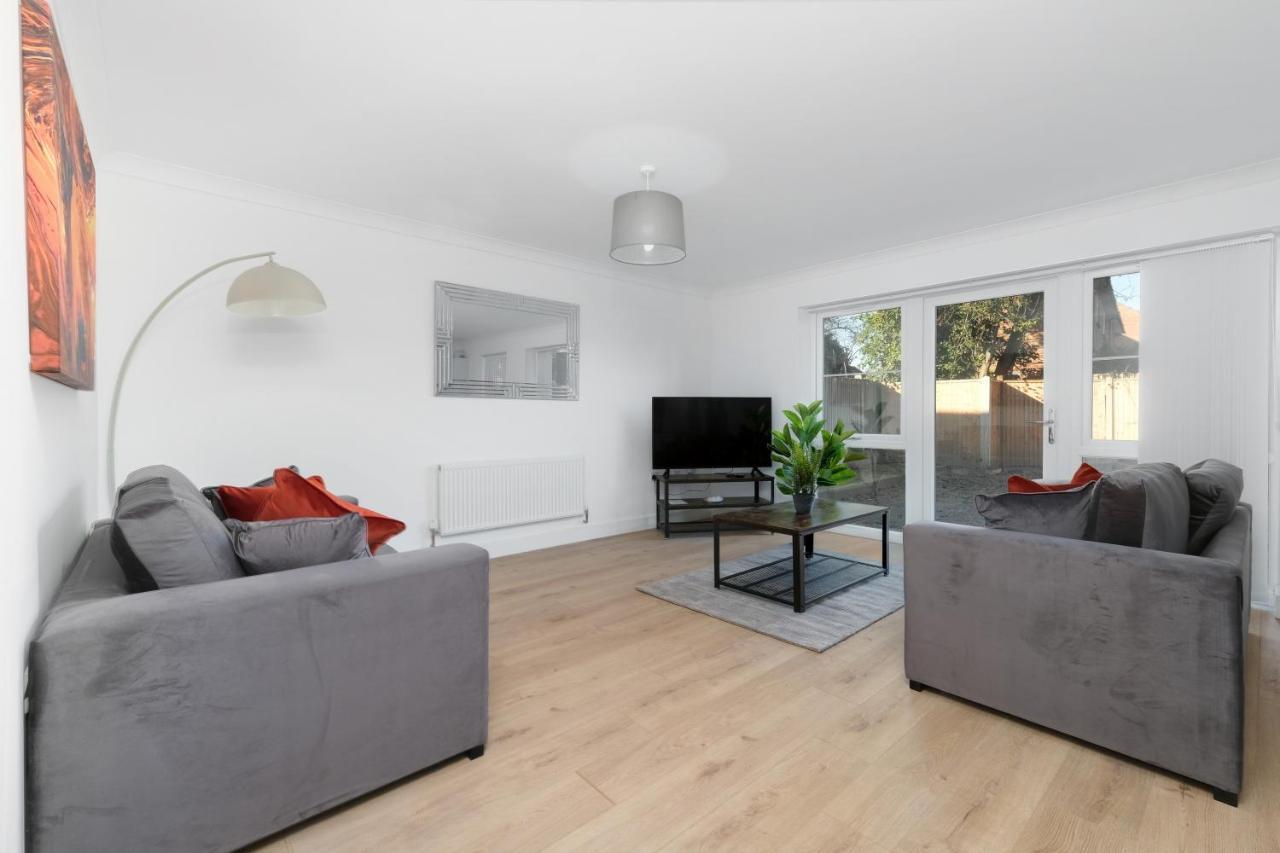 Pinewood Studios, Iver Slough Heathrow 1 & 2 Bedroom Apartments With Parking By Arista Living Εξωτερικό φωτογραφία