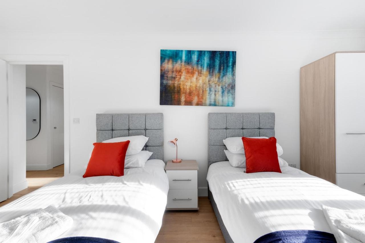 Pinewood Studios, Iver Slough Heathrow 1 & 2 Bedroom Apartments With Parking By Arista Living Εξωτερικό φωτογραφία