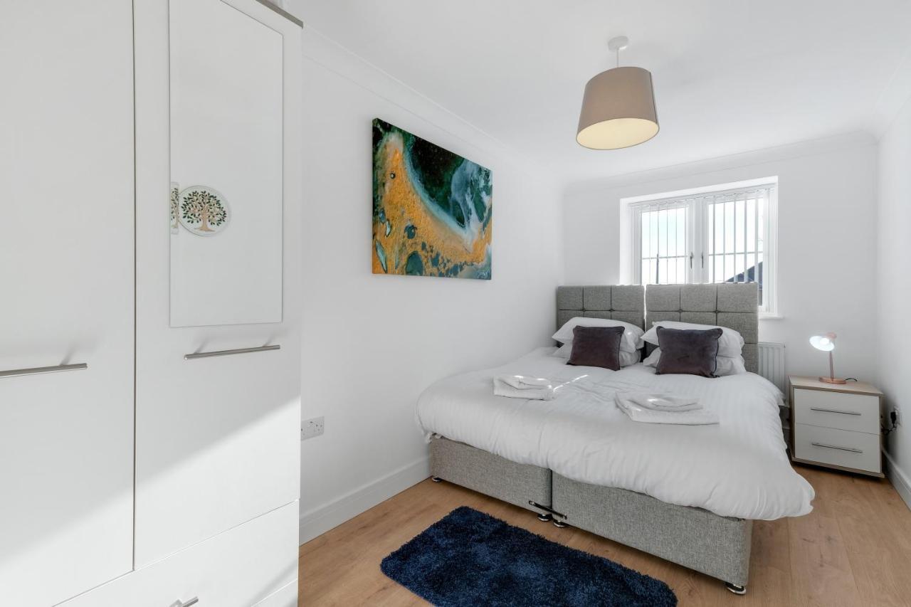 Pinewood Studios, Iver Slough Heathrow 1 & 2 Bedroom Apartments With Parking By Arista Living Εξωτερικό φωτογραφία