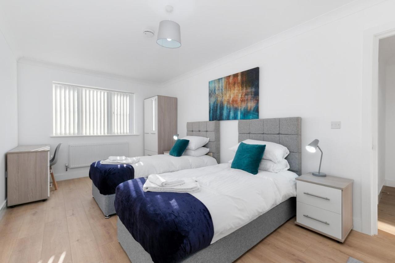 Pinewood Studios, Iver Slough Heathrow 1 & 2 Bedroom Apartments With Parking By Arista Living Εξωτερικό φωτογραφία