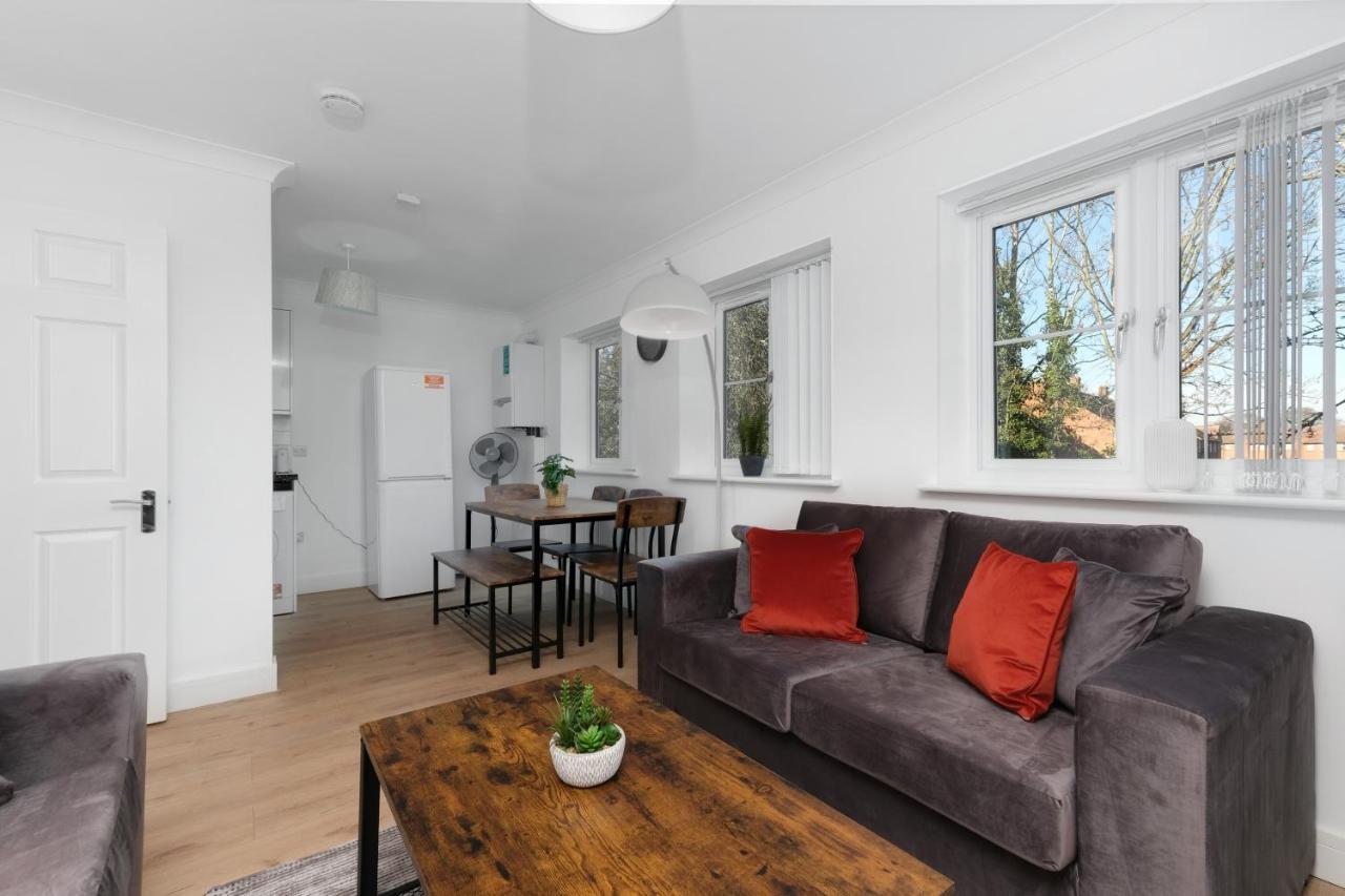Pinewood Studios, Iver Slough Heathrow 1 & 2 Bedroom Apartments With Parking By Arista Living Εξωτερικό φωτογραφία