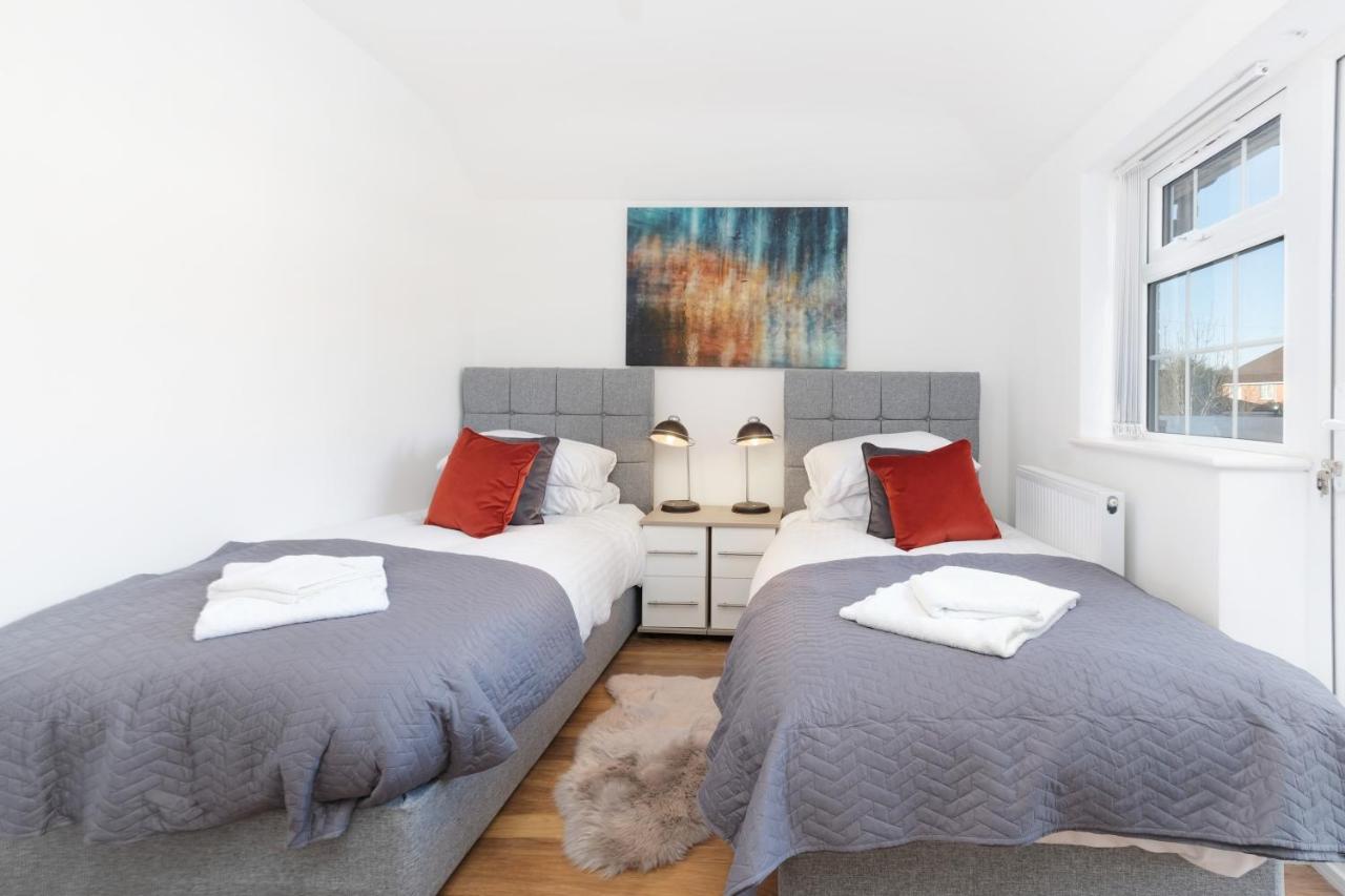 Pinewood Studios, Iver Slough Heathrow 1 & 2 Bedroom Apartments With Parking By Arista Living Εξωτερικό φωτογραφία