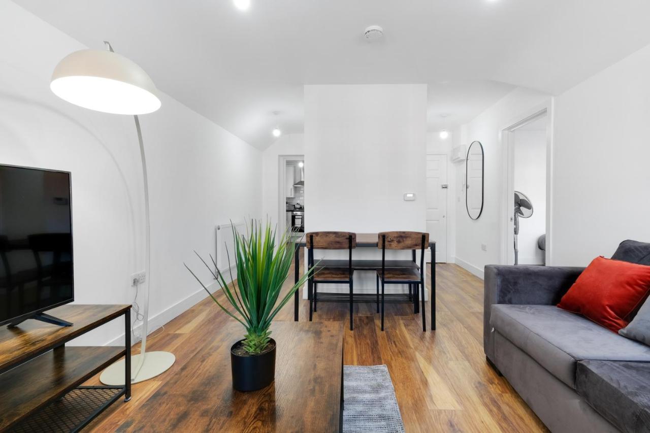 Pinewood Studios, Iver Slough Heathrow 1 & 2 Bedroom Apartments With Parking By Arista Living Εξωτερικό φωτογραφία