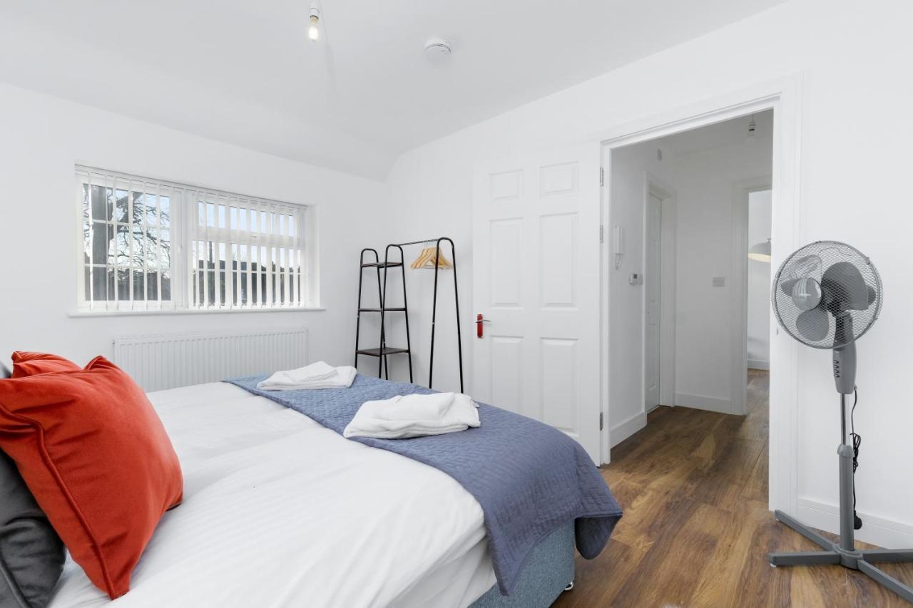Pinewood Studios, Iver Slough Heathrow 1 & 2 Bedroom Apartments With Parking By Arista Living Εξωτερικό φωτογραφία