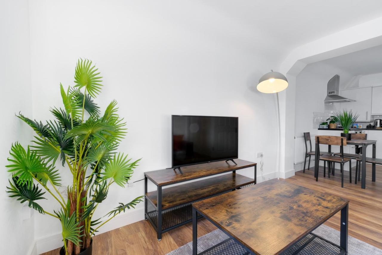 Pinewood Studios, Iver Slough Heathrow 1 & 2 Bedroom Apartments With Parking By Arista Living Εξωτερικό φωτογραφία