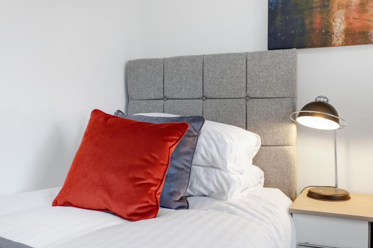 Pinewood Studios, Iver Slough Heathrow 1 & 2 Bedroom Apartments With Parking By Arista Living Εξωτερικό φωτογραφία
