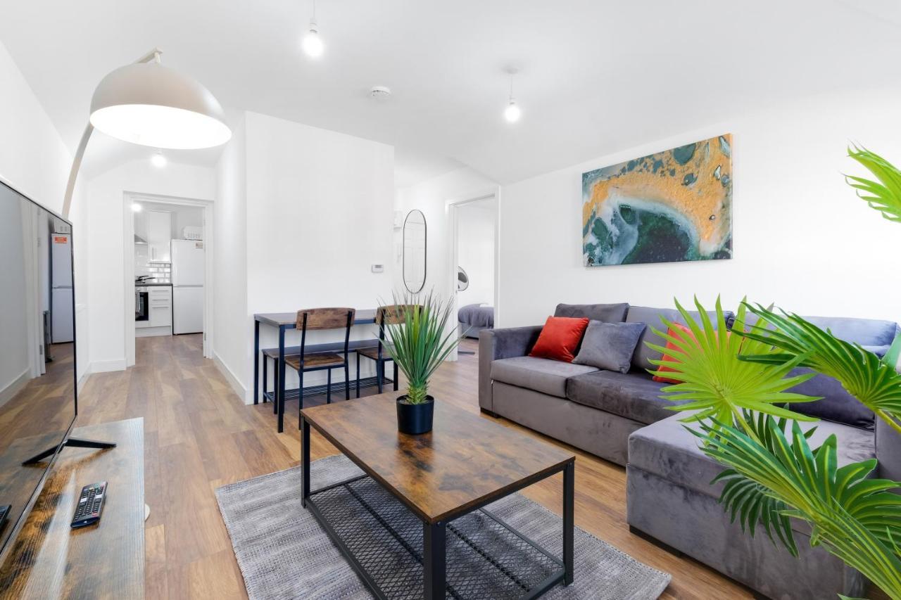 Pinewood Studios, Iver Slough Heathrow 1 & 2 Bedroom Apartments With Parking By Arista Living Εξωτερικό φωτογραφία