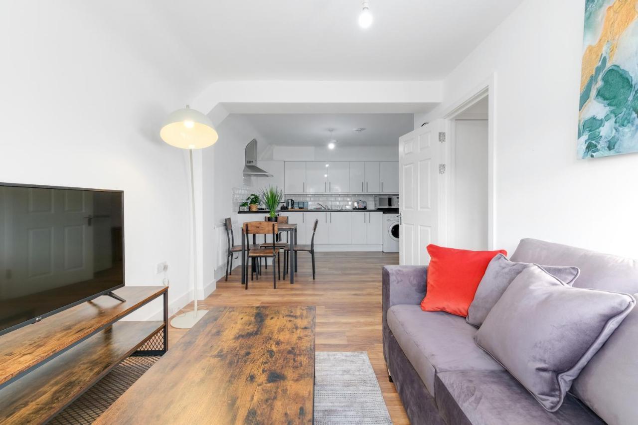 Pinewood Studios, Iver Slough Heathrow 1 & 2 Bedroom Apartments With Parking By Arista Living Εξωτερικό φωτογραφία