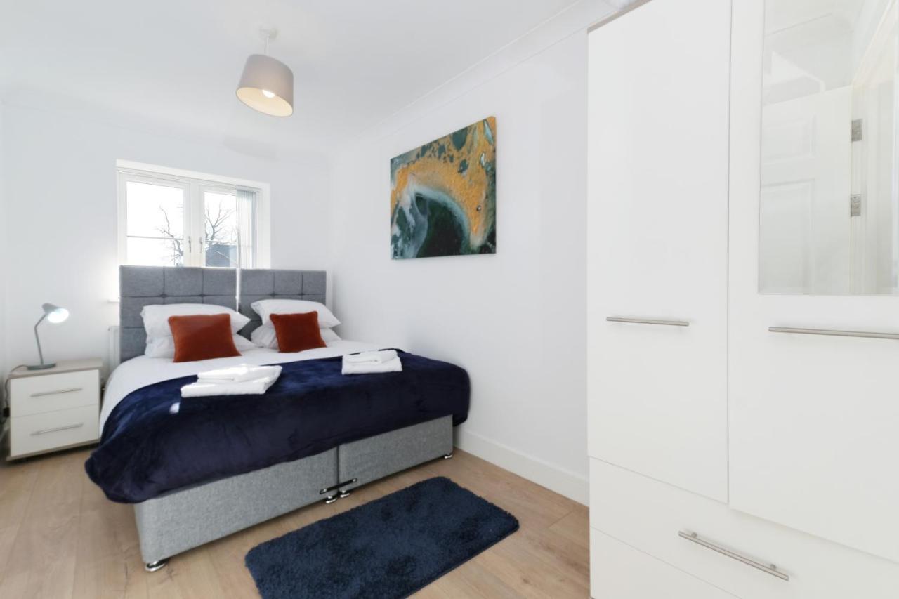 Pinewood Studios, Iver Slough Heathrow 1 & 2 Bedroom Apartments With Parking By Arista Living Εξωτερικό φωτογραφία