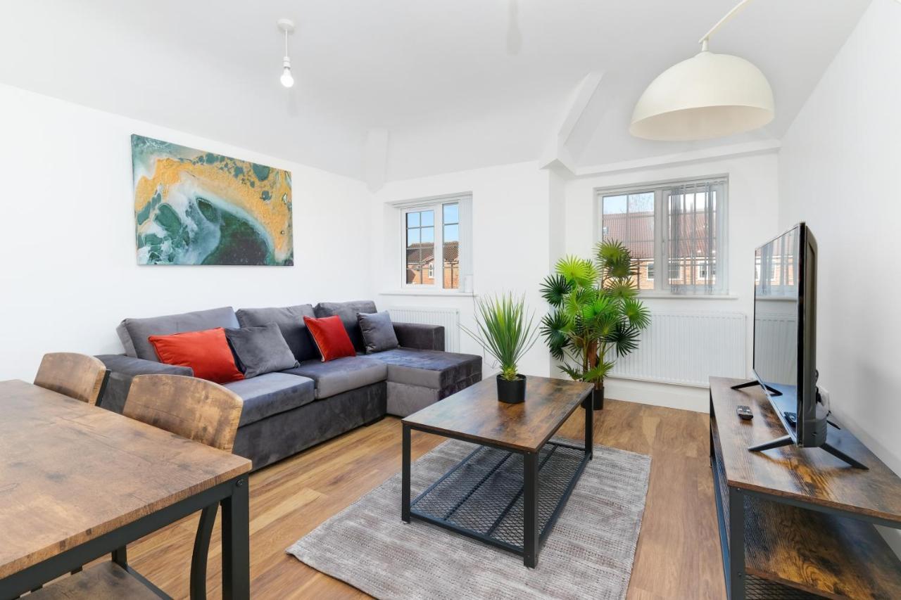 Pinewood Studios, Iver Slough Heathrow 1 & 2 Bedroom Apartments With Parking By Arista Living Εξωτερικό φωτογραφία