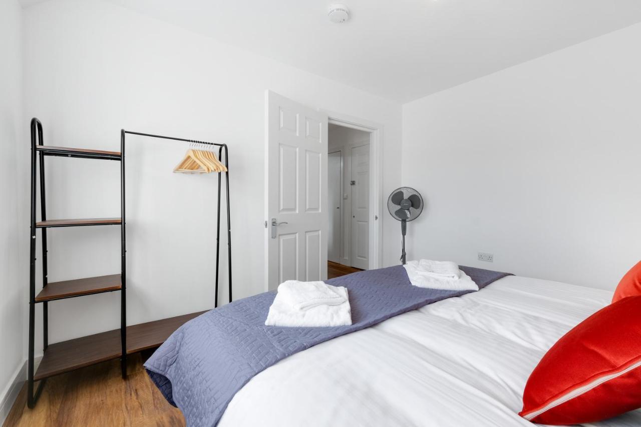 Pinewood Studios, Iver Slough Heathrow 1 & 2 Bedroom Apartments With Parking By Arista Living Εξωτερικό φωτογραφία