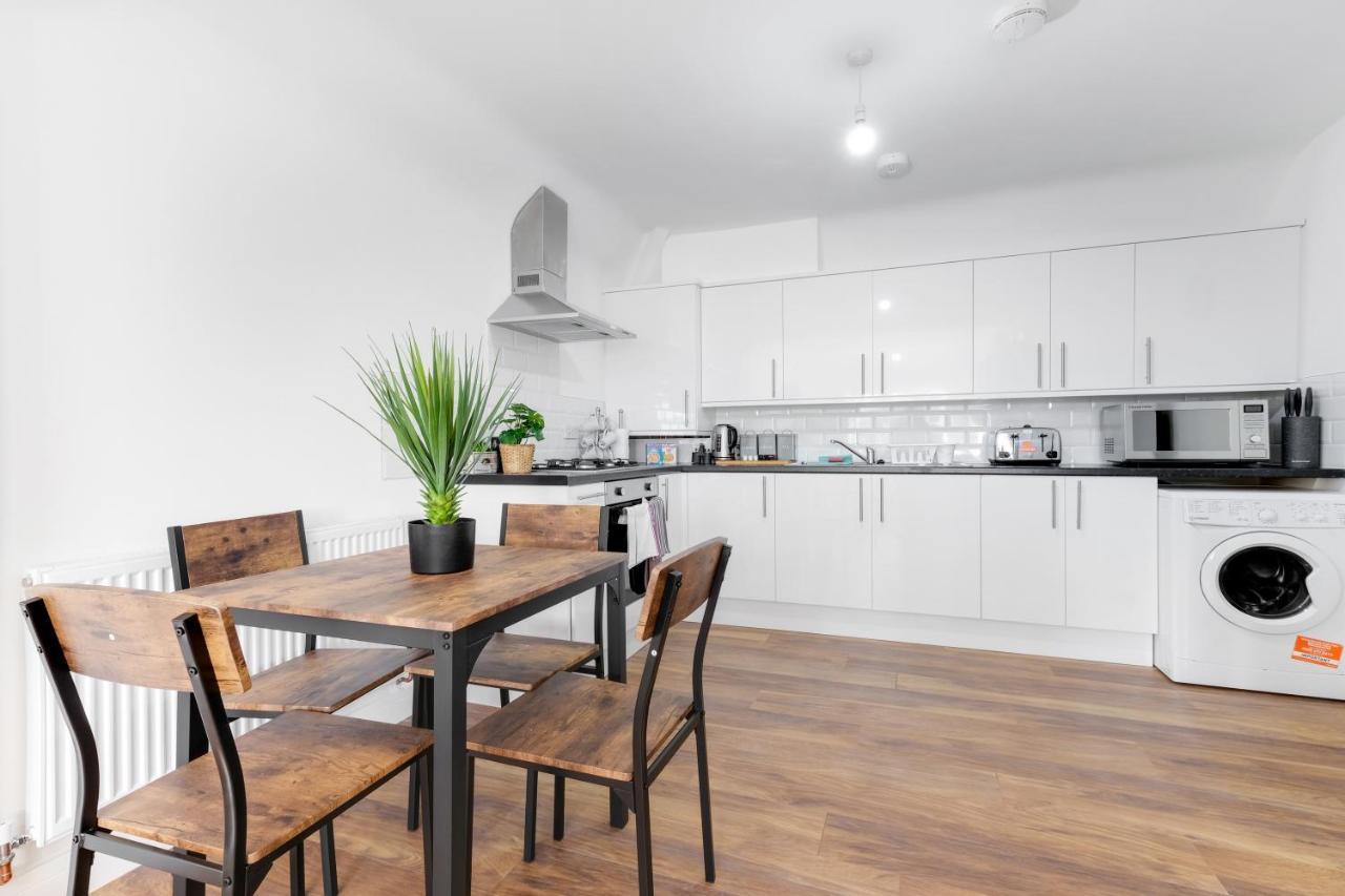 Pinewood Studios, Iver Slough Heathrow 1 & 2 Bedroom Apartments With Parking By Arista Living Εξωτερικό φωτογραφία