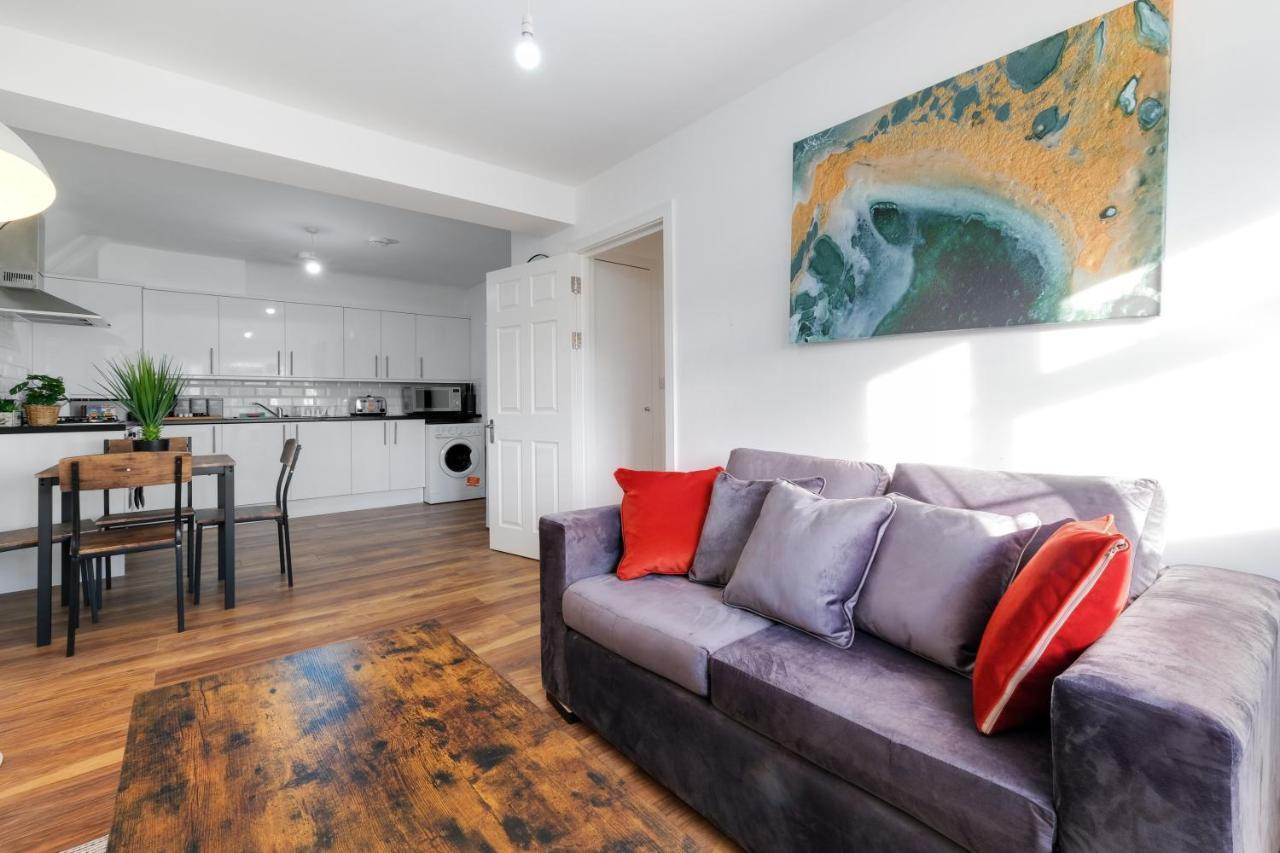 Pinewood Studios, Iver Slough Heathrow 1 & 2 Bedroom Apartments With Parking By Arista Living Εξωτερικό φωτογραφία